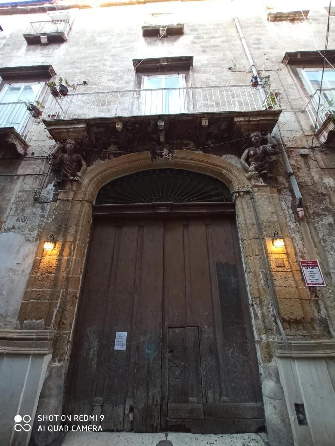 Palazzo Saraceno Apartment-Taras Ταράντο Εξωτερικό φωτογραφία