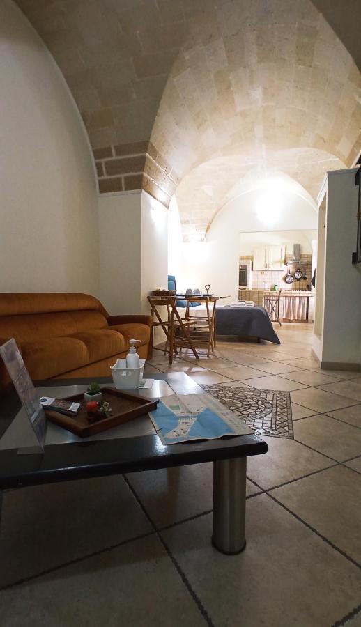 Palazzo Saraceno Apartment-Taras Ταράντο Εξωτερικό φωτογραφία